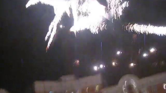 Салют во дворе на НГ... смотреть онлайн