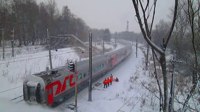 Электровоз ЭП10 с поездом№103М Москва-Брянск, перегон Нара-Латышская(Наро-Фоминск)03.02.2015 смотреть онлайн