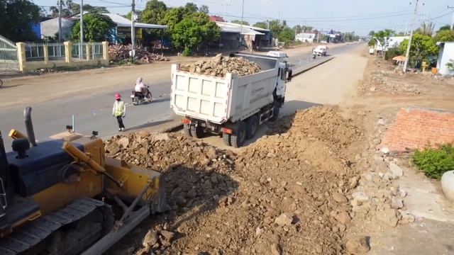 DONGFENG TRUCKS Uploading Huge Rock Woking Build Foundation Road with SHANTUI Pushing & Excavator смотреть онлайн