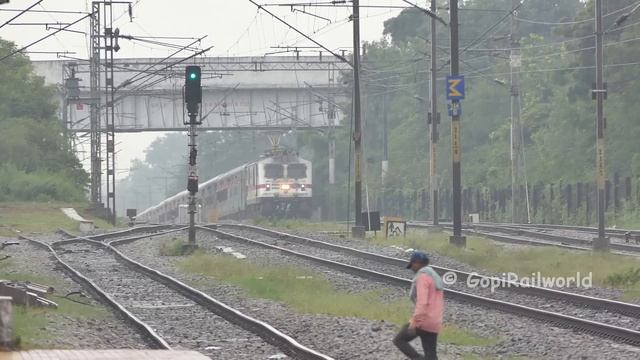Crazy Train HONKERS : Powerful DIESEL Locomotives Vs ELECTRIC Locomotives | Indian Railways