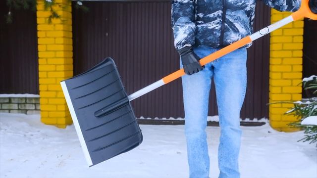 Скрепер для уборки снега облегченный Plantic Snow Light