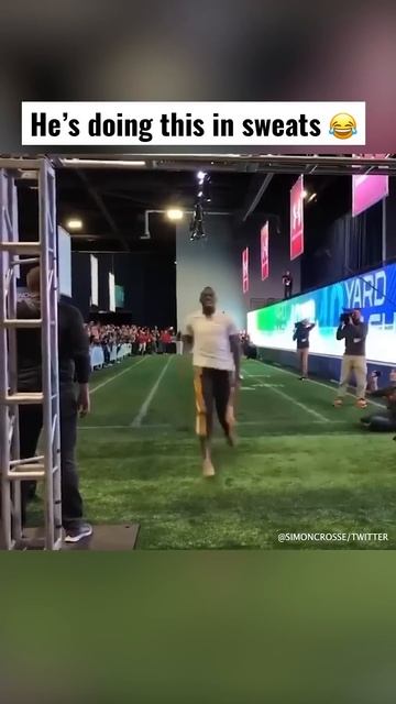 Usain Bolt easily ties NFL 40-yard dash record without even trying hard (via simoncrosse/Twitter) смотреть онлайн