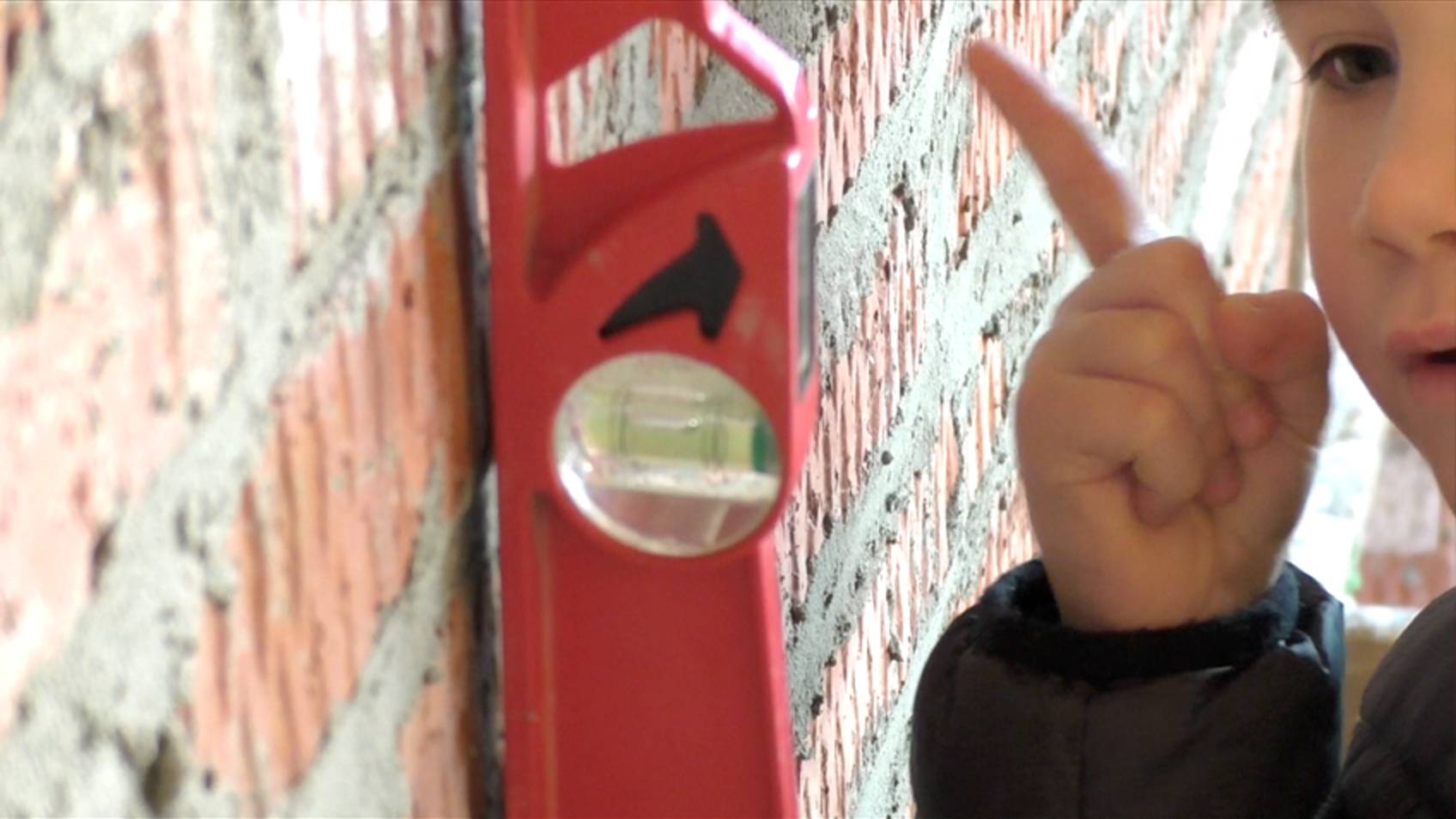 ПРОРАБ БРАКУЕТ СТЕНУ! Делаю подарок жене на Новый Год! смотреть онлайн