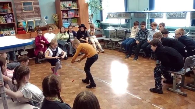 🌿🛡🌸🌿В 3 «Ж» классе состоялся праздник, посвящённый 23 февраля и 8 марта смотреть онлайн