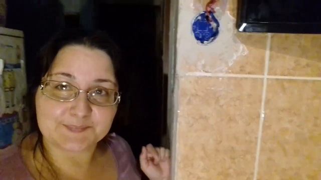 Женщина, подрозетник и выключатель смотреть онлайн