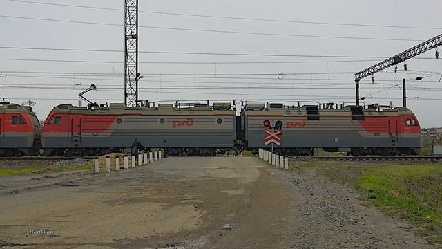 Railway. Railroad crossing. Container train. Artem / Жд переезд. Контейнерный поезд. Артем смотреть онлайн