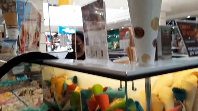 Итальянское мороженое  в России...попробовали внуки...