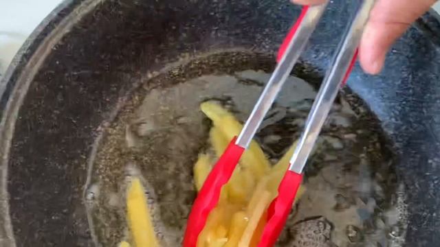 French fries at home. Fried Potato #завтракза5минут #asmrfood #potato #ninoshome #картошка #фри смотреть онлайн