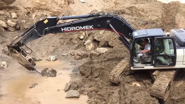Hidromek 220 Temel Forekazık Beton Kırma İşlemi смотреть онлайн