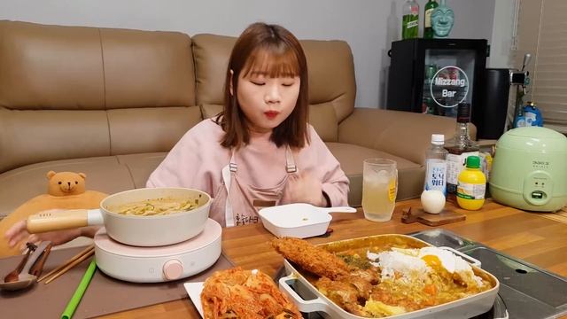👩🏻🍳돈까스카레+얼큰냄비우동🍜 고구마치즈돈까스 ,새우튀김 토핑한 수제카레와 얼큰우동에 짐빔하이볼 한잔!😋  MUKBANG ASMR EATINGSHOW REALSOUND 요리 먹