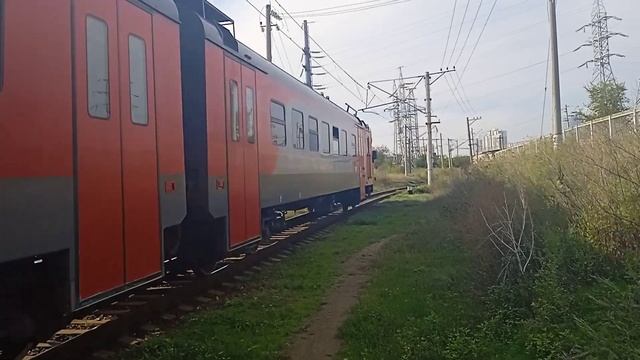 Электропоезд ЭП3Д-0016 сообщением Южная-Тракторная смотреть онлайн