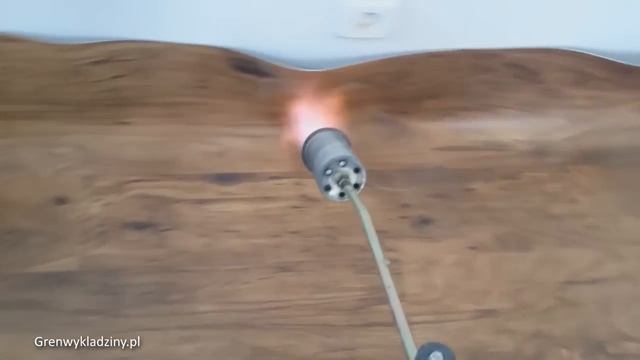 Montaż wykładziny imitującej panele podłogowe. Firma GREŃ смотреть онлайн