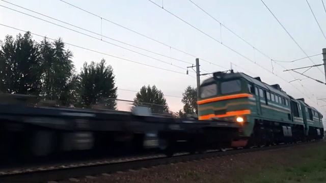 Тепловоз 2М62У-0314 с хозяйственным поездом смотреть онлайн
