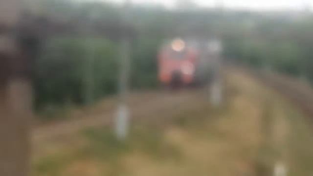 Электровоз ЭП1П 051 с пассажирским поездом Таганрог-Ростов. смотреть онлайн