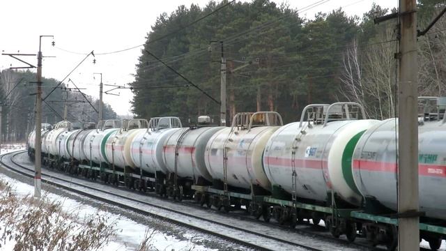 Грузовой поезд с цистернами, электровоз 2ЭС6-313 "Синара" смотреть онлайн