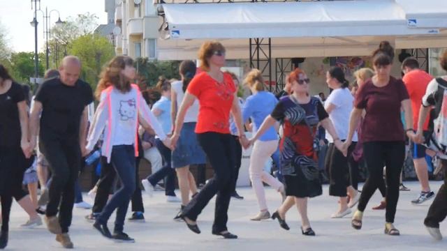 Мари Марийко - Неделен Мегдан пред ФК, Варна, България - Bulgarian Folklore dances смотреть онлайн