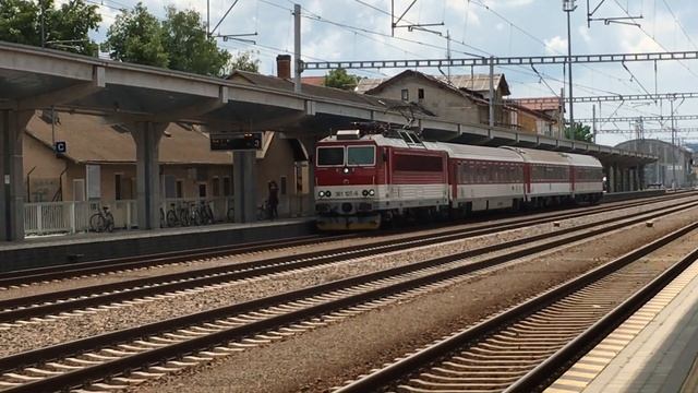 OSobný vlak v smere žilina v stanici TRENC.TEPLA смотреть онлайн