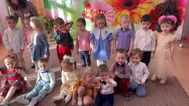 Общая фотография на утреннике 8 марта в детском саду смотреть онлайн