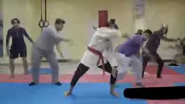 рАЗМИНКА ИЗ ШКОЛЫ БОЕВЫХ ИСКУССТВ "ЧИМИГЕ" ПОДХОДИТ ПОД ЛЮБУЮ ПЕСНЮ. смотреть онлайн