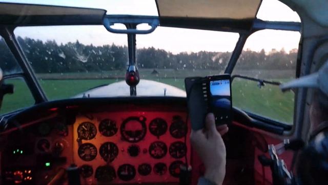 ЯК-18Т. Разворот в конце полосы смотреть онлайн