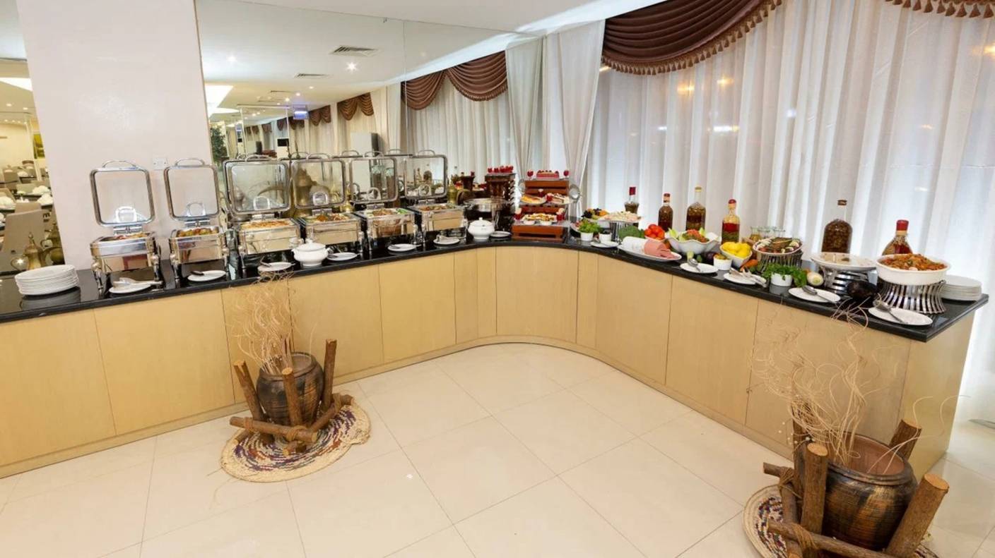 Завтрак в отеле Nova Park Hotel 3* Sharjah (Нова Парк отель Шарджа) смотреть онлайн