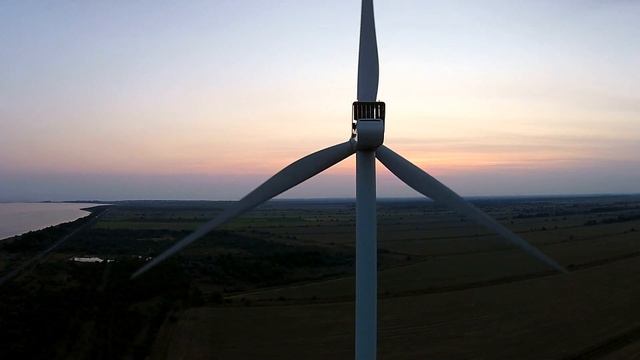 Phantom 2 vision + fly near the wind station (полет на Phantom 2 vision съемка ветряков в лазурном) смотреть онлайн