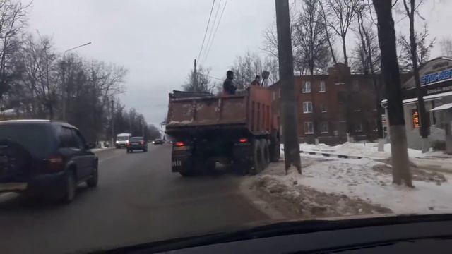 Как нужно посыпать дорожки песком смотреть онлайн