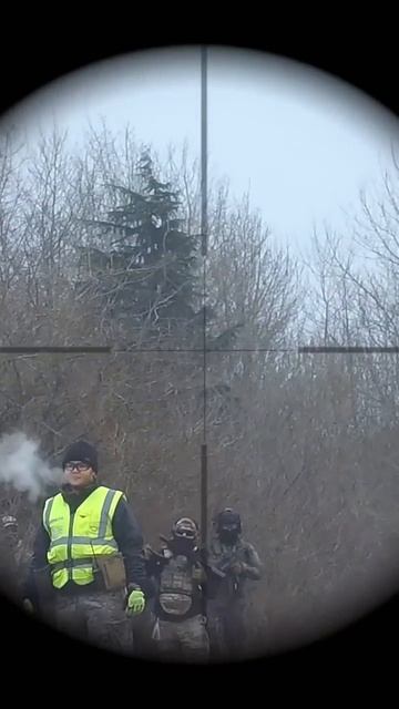 How_far_can_an_Airsoft_sniper_shoot？_#airsoft_#paintball_#trickshots смотреть онлайн