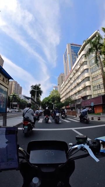 Urban cycling, looking at China from the perspective of electric vehicles смотреть онлайн