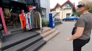 🤣🤣🤣 Не то мордами не вышли . Не то по одёжки встретили . Как мы с магазина убегали . Элла Австралия