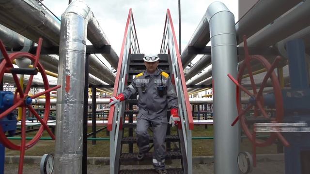 Video about occupational safety at a gas extraction site смотреть онлайн