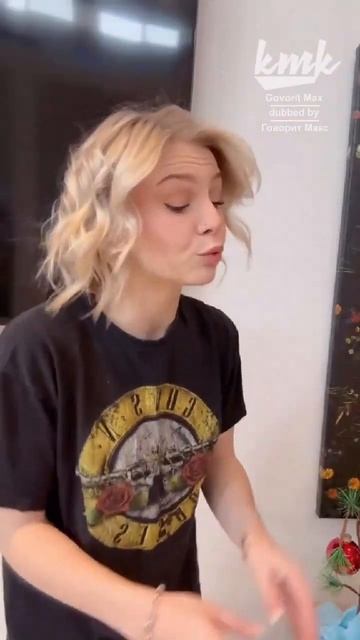 @kallmekris в русской озвучке. Когда мама пытается сфотографировать на телефон