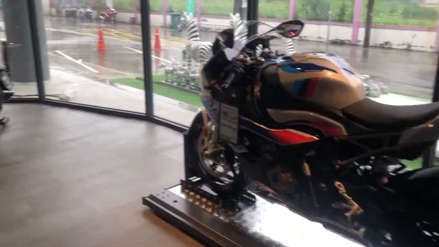 ชมศูนย์ BMW ลาดพร้าว112 смотреть онлайн