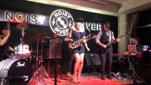 Elena Danik (sax) & WEEKEND BAND -Ain’t no sunshine смотреть онлайн