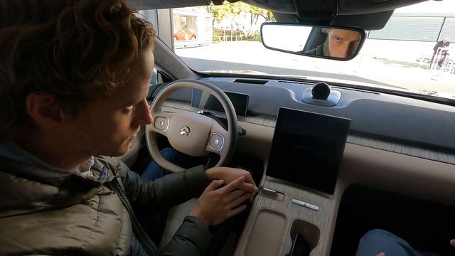 Den här elbilen kan byta batteri på fem minuter – Nio ET7 смотреть онлайн
