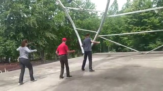 Олег Бабенко проводит занятие в парке им. Кирова