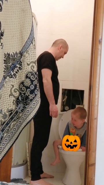 Учится ходить на унитаз в 2г и 1 месяц 2 ч смотреть онлайн