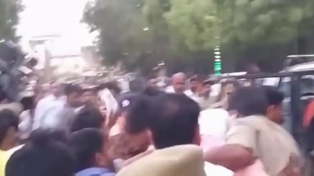 Samar singh varansi court me peshi ke bad bahar muh chupa ke kyu niklaa Live video hua viral 2023 смотреть онлайн
