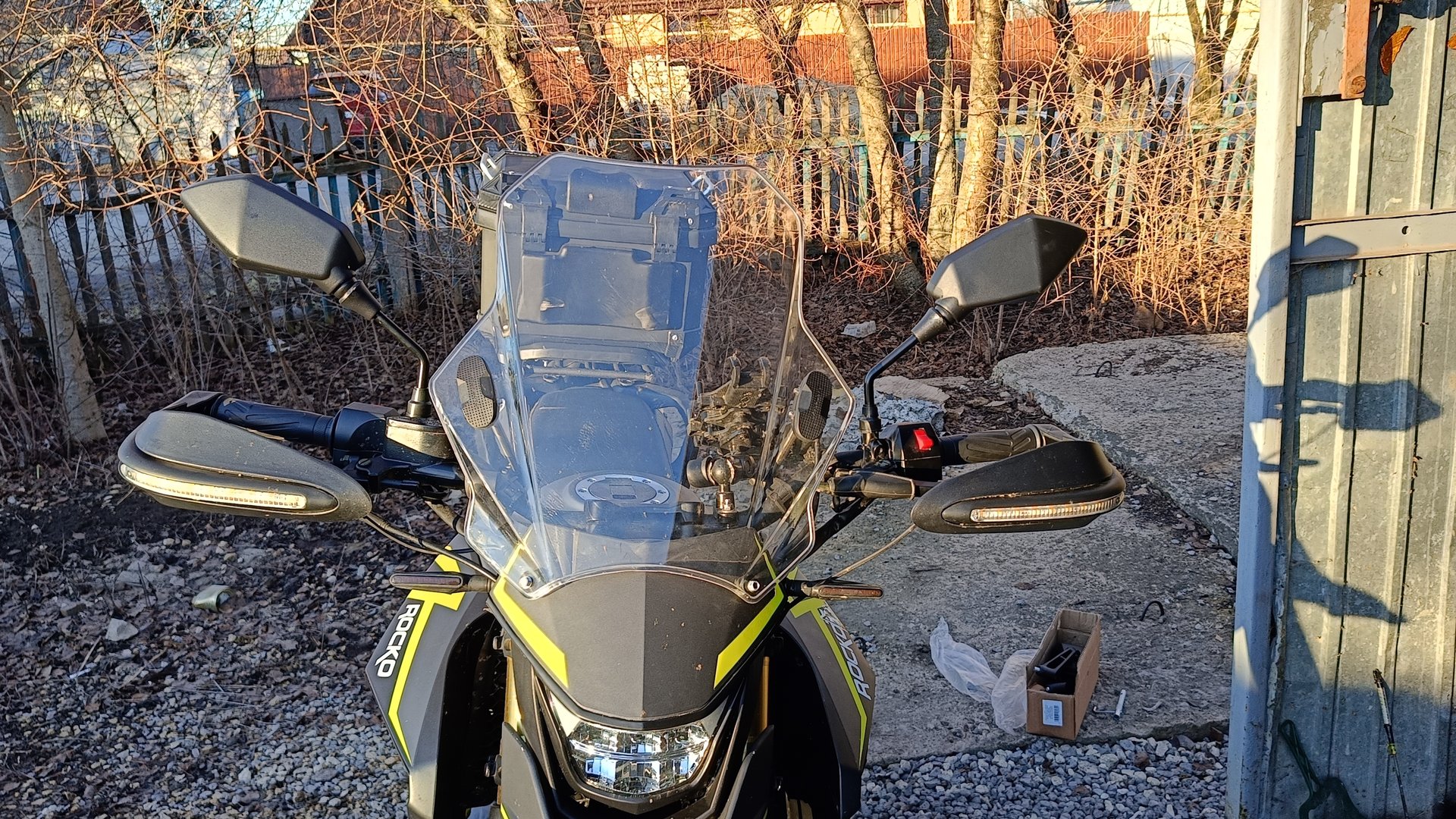 ROCKOT Hound 250. Меняем зеркала.