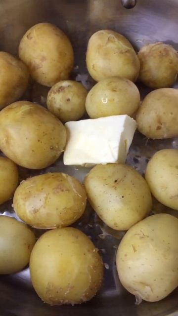 Молодой картофель на сковороде. Картошечка с золотой корочкой. #молодойкартофельнасковороде