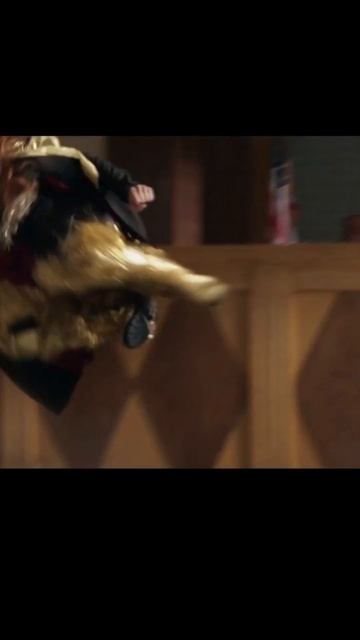 Женщина Халк спасает людей в суде💪😎🍿 #shorts #сериал смотреть онлайн