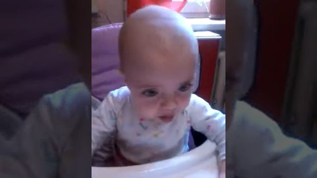 Пробуем лимон. Маше 6 месяцев. смотреть онлайн