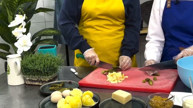 Мергенчи салаты кантип жасалат?! | АКБЕРМЕТ МАРС КЫЗЫ & Нурзат Токтосунова смотреть онлайн