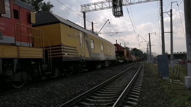Тепловоз ЧМЭ3-3052 с хозяйственным поездом. смотреть онлайн