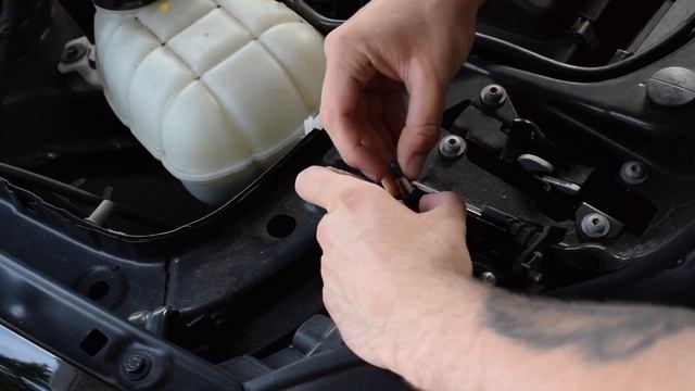 How to change your sidelights/parking lights in a BMW 1 Series f20/f21 смотреть онлайн