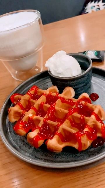 КОФЕ ☕️ ИЛИ ЧАЙ 🫖?)) Coffee ☕️ time 🤍 Кофе, вафля, мороженое 🍨 смотреть онлайн