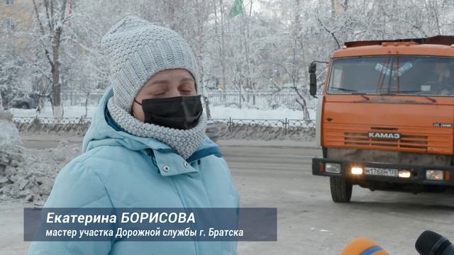 Ударными темпами идут работы по погрузке и вывозу снега в Братске смотреть онлайн
