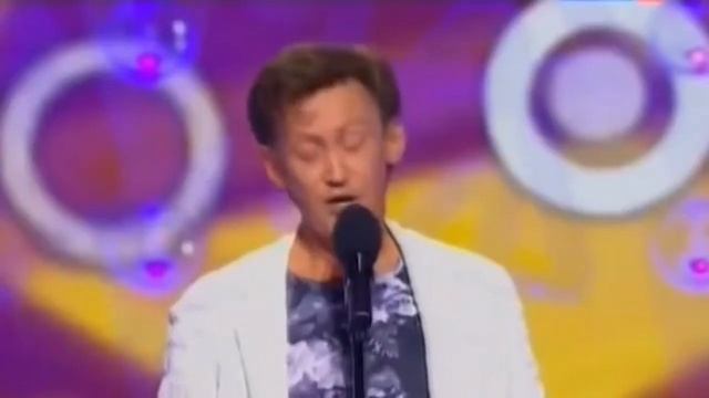 КАВКАЗЕЦ ПРОДАЕТ ПОРОСЕНКА НА РЫНКЕ 😉