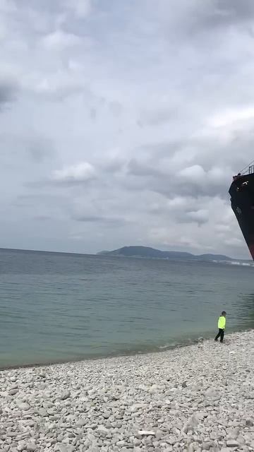 На берегу моря корабль Рио сел на мель смотреть онлайн