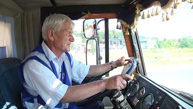 Чернігів: За кермом дорожнього пилососа смотреть онлайн